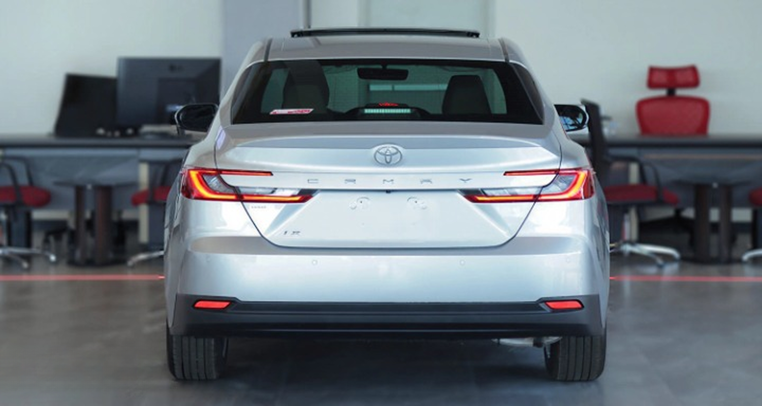 تويوتا كامري LE 2025_cleanup 1