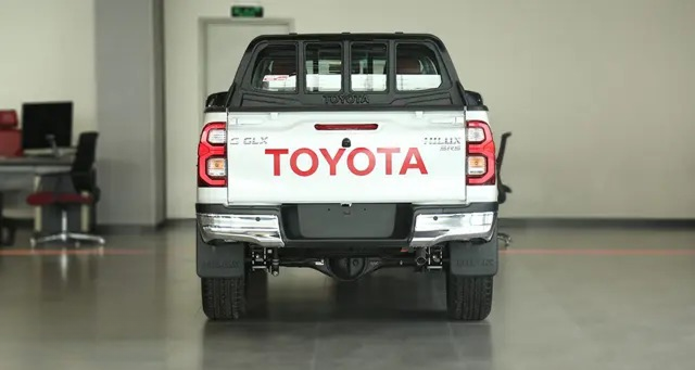 تويوتا هايلوكس S-GLX 4X4 2025_cleanup 1